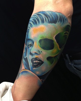  Marilyn Monroe skull tattoo 