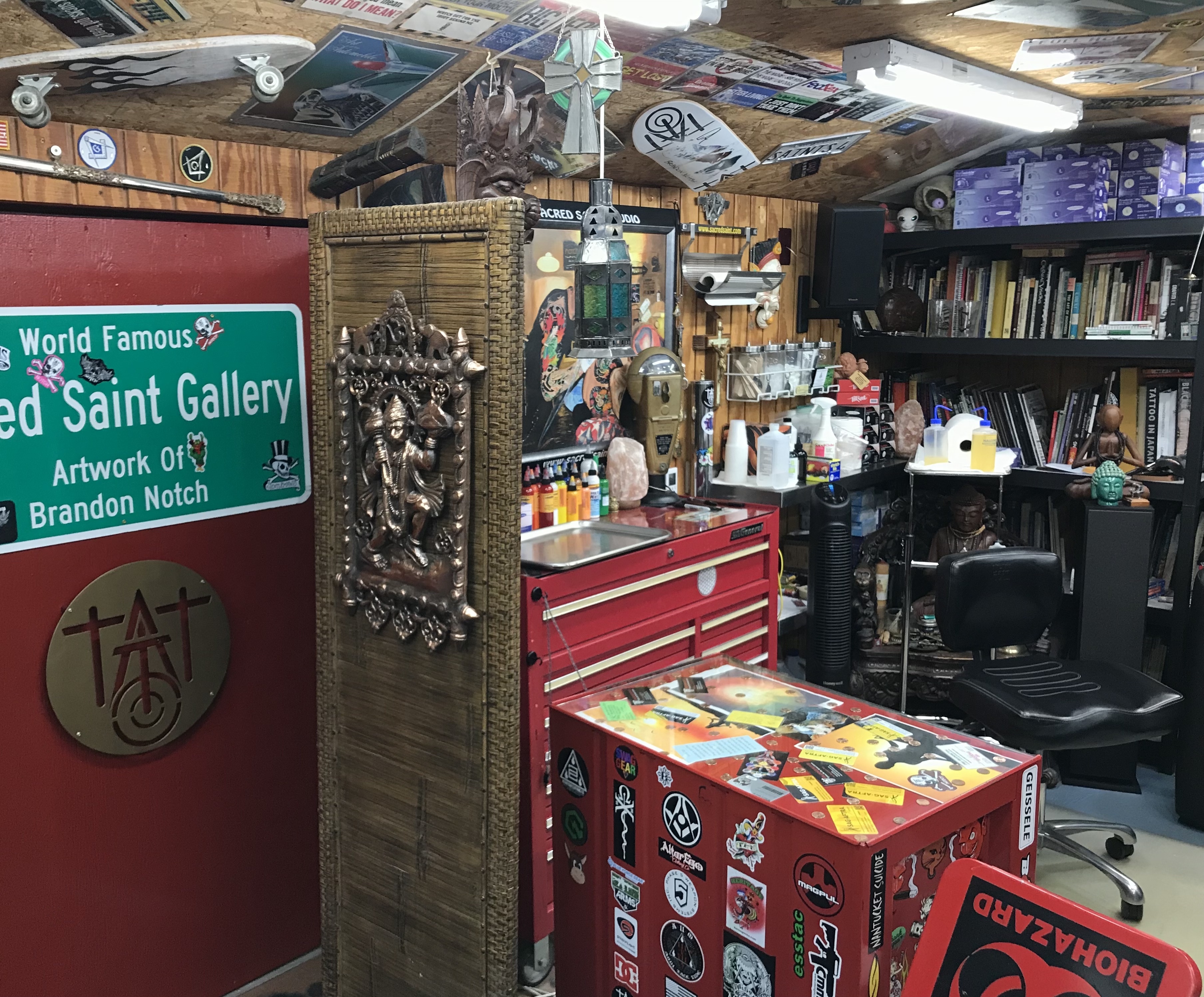  Sacred Saint Studio, Tattooer Brandon Notch. 